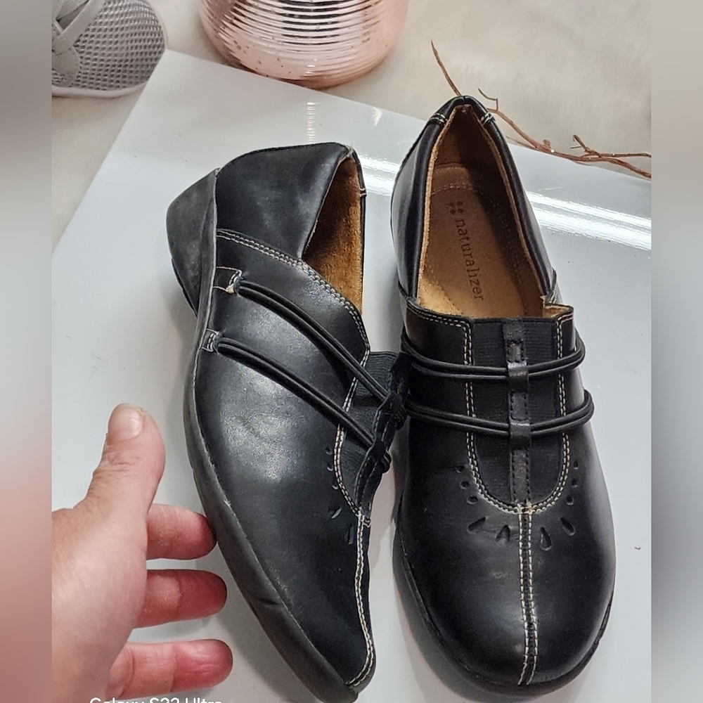 Naturalizer Black Oxfords with Triple Strap Design